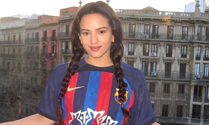 Rosalía con la camiseta del Barça