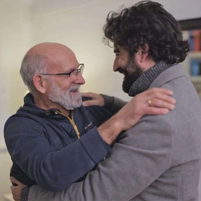 El emotivo recibimiento a Rafa Castaño, ganador del histórico bote de Pasapalabra, a su regreso a casa
