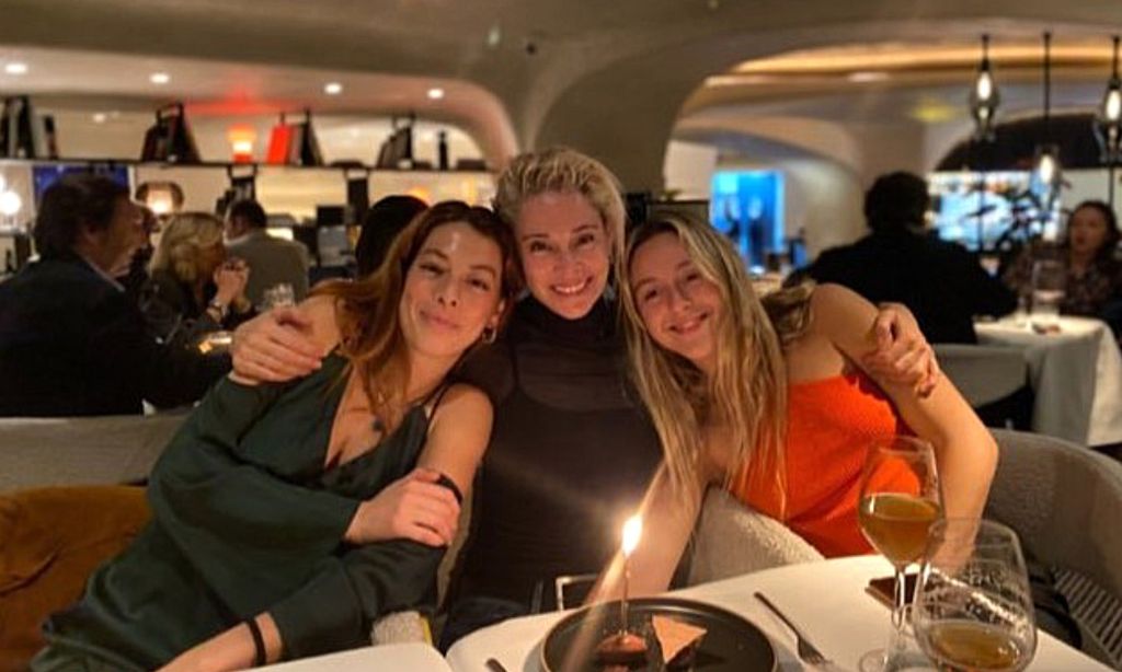Belén Rueda celebra su 58 cumpleaños junto a sus hijas Belén y Lucía 