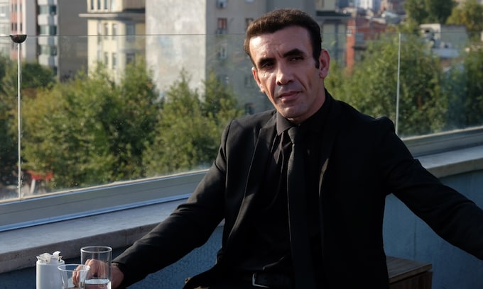 Mehmet Yılmaz Ak, protagonista de 'Secretos de familia', abandona la serie por motivos de salud