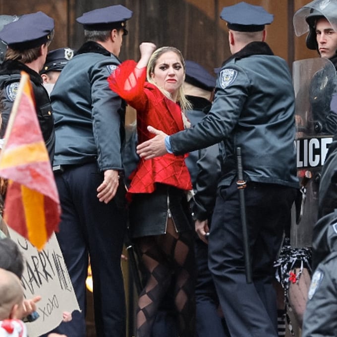 Lady Gaga, 'arrestada': Las sorprendentes imágenes de la cantante caracterizada como Harley Quinn