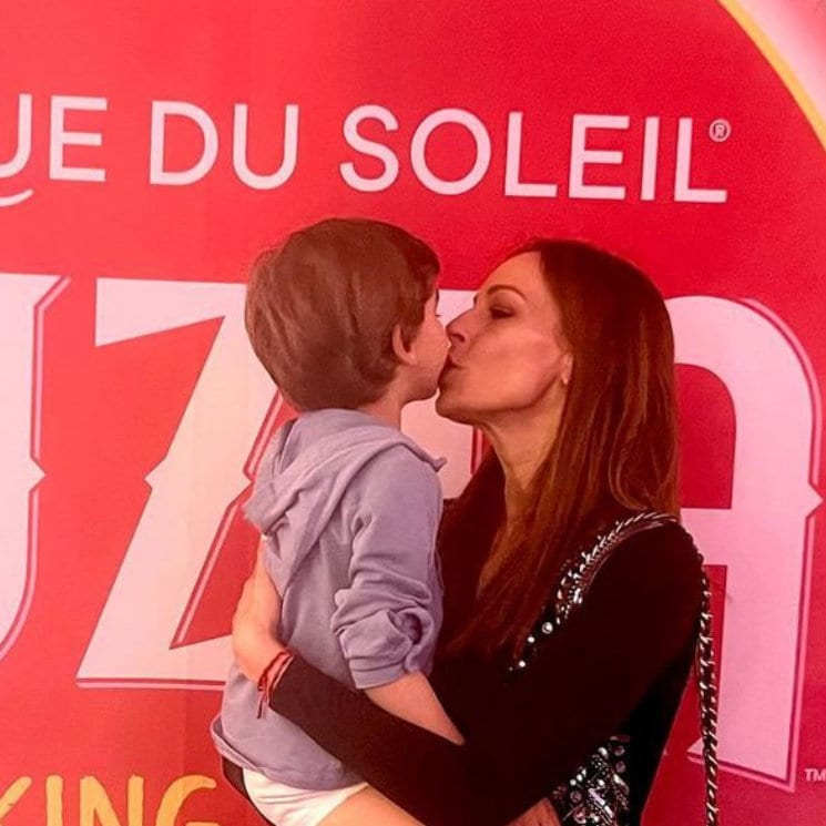 Eva González se relaja con su hijo Cayetano en el Circo del Sol tras las polémicas declaraciones de Lucía Rivera