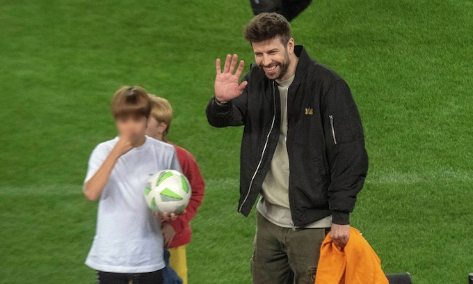 El entusiasmo de Piqué con sus hijos en la final de la competición de fútbol 7 fundada por él