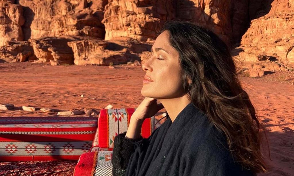 Las imágenes más espectaculares de Salma Hayek y su marido en Jordania limpiando el fondo marino