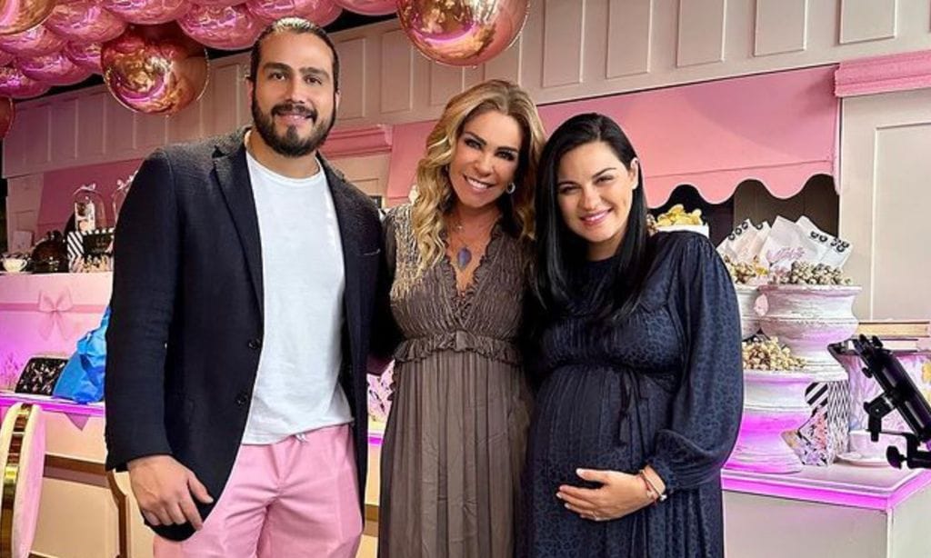 Maite Perroni ('RBD') celebra muy ilusionada el baby shower de su primera hija