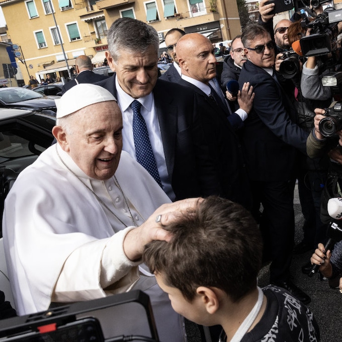 El Papa Francisco recibe el alta hospitalaria tras varios días ingresado por una infección respiratoria 