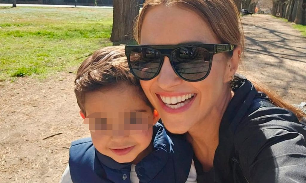 Paula Echevarría muestra sus raíces y las tradiciones de su tierra a su hijo, Miki, junto a Miguel Torres