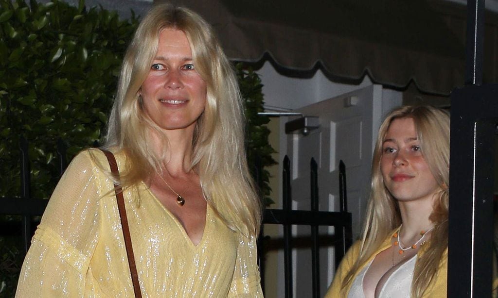 El increíble parecido de Claudia Schiffer con sus hijas Clementine y Cosima, de 18 y 12 años