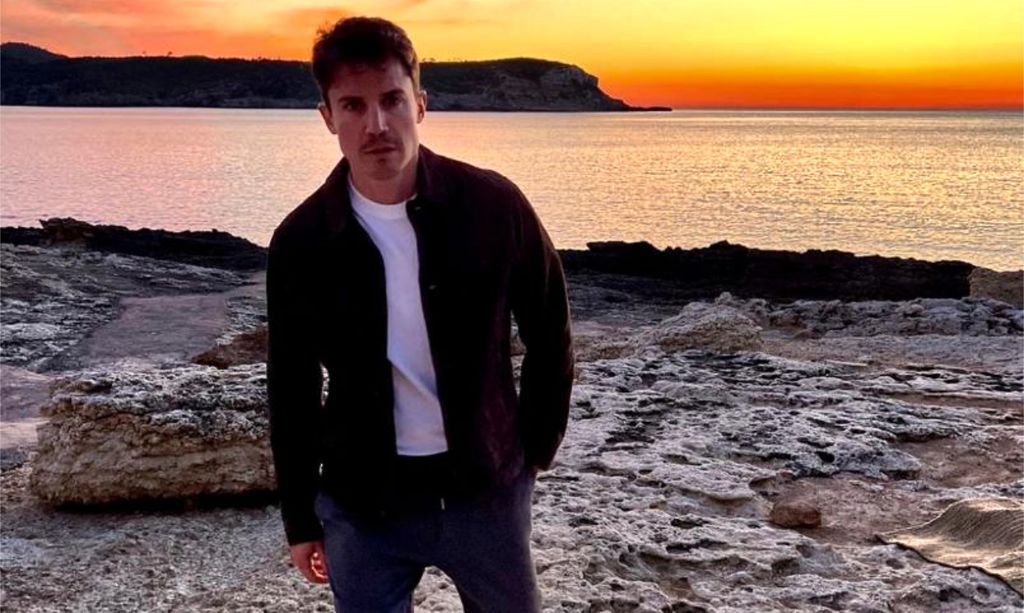 Exclusivo hotel y puestas de sol: Álex González descansa en Ibiza tras confirmar ¡HOLA! su ruptura con María Pedraza