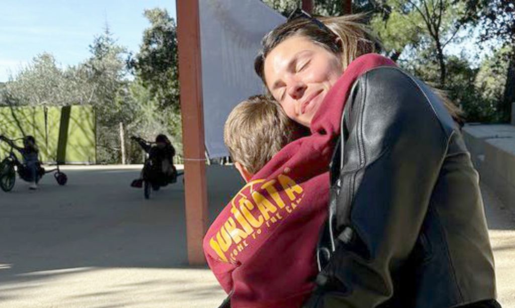 Laura M. Flores se derrite con estas imágenes de su hijo Mati jugando con su abuelo, Kiko Matamoros