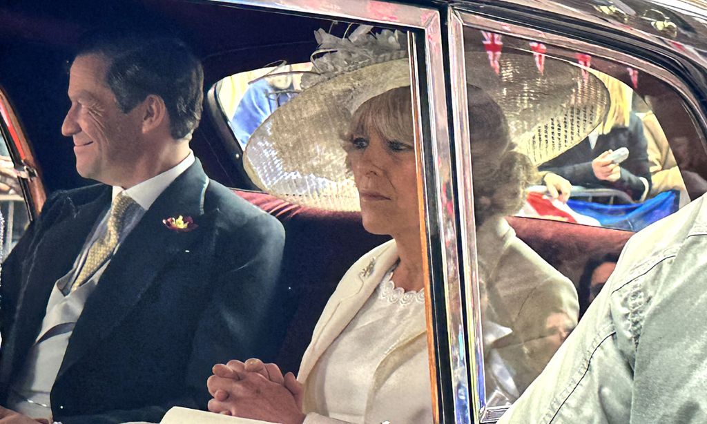Salen las primeras imágenes de la boda de Carlos III y la reina Camilla en el rodaje de 'The Crown'