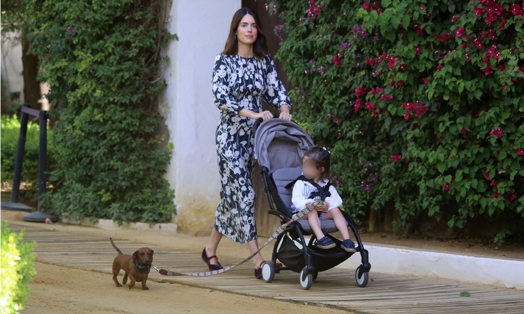 Sofía Palazuelo con su hija Rosario y Carlos Herrera con Pepa Gea, entre los invitados al desfile más esperado de Sevilla