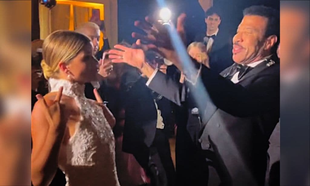 Los mejores momentos de la boda de Sofia Richie: del beso entre fuegos artificiales al baile con su padre