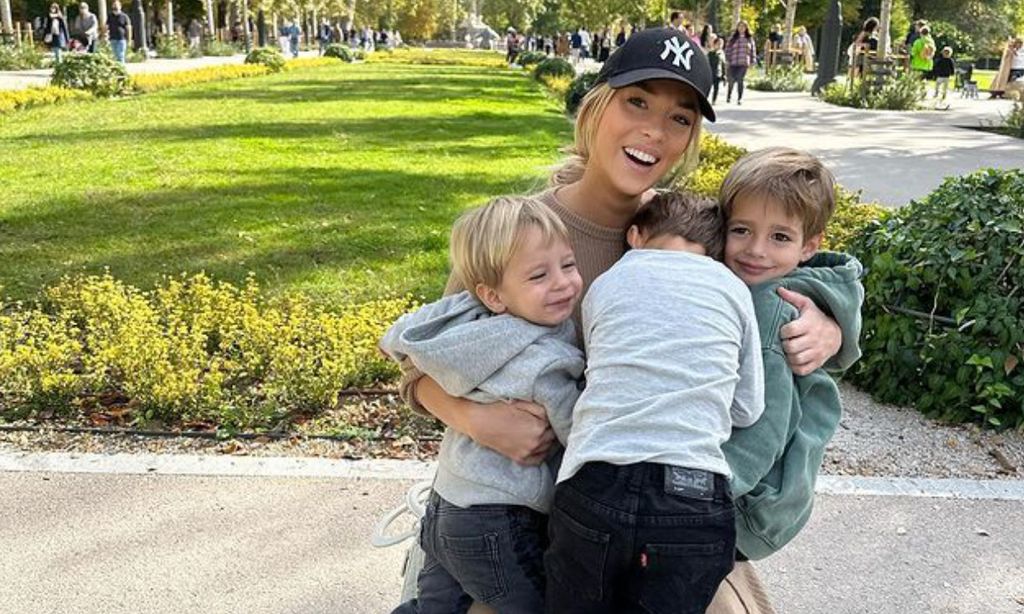 Alice Campello junto a sus hijos