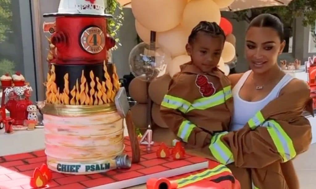 Kim Kardashian se convierte en bombera para la espectacular fiesta de cumpleaños de su hijo Psalm