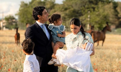 María García de Jaime y Tomás Páramo comparten las espectaculares imágenes del bautizo de su hijo Fede