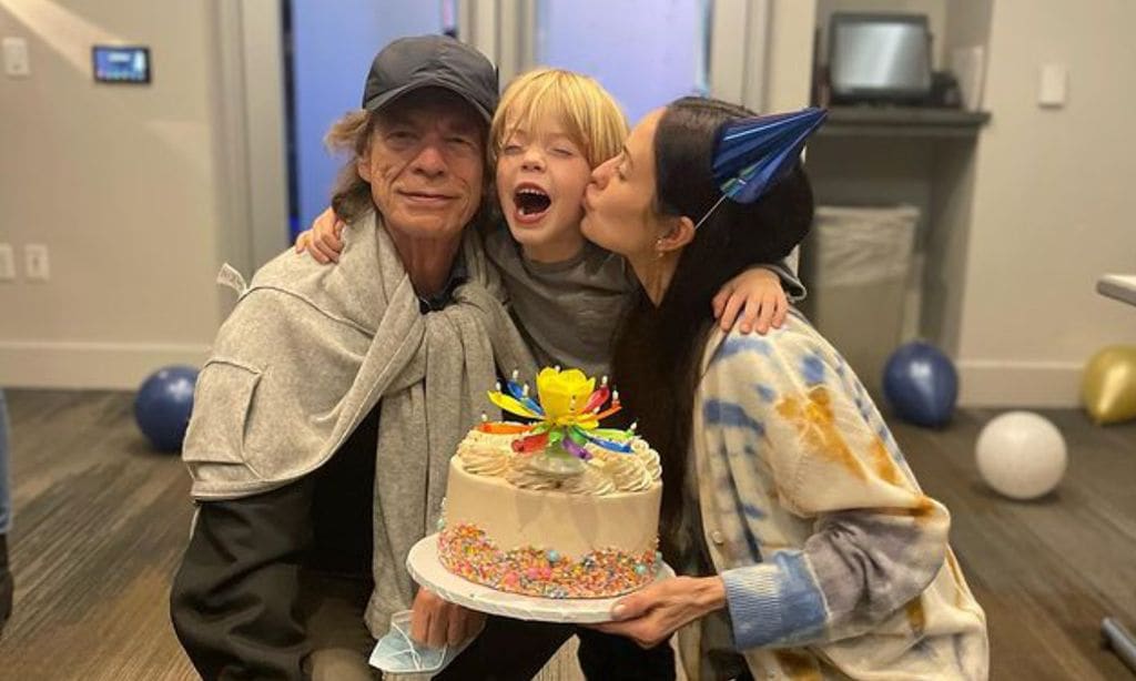 Mick Jagger y Melanie Hamrick con su hijo