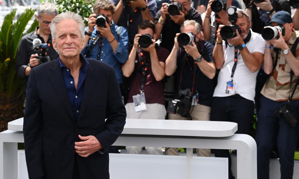Michael Douglas ya está en Cannes para recibir la Palma de Oro honorífica: repasamos su vida