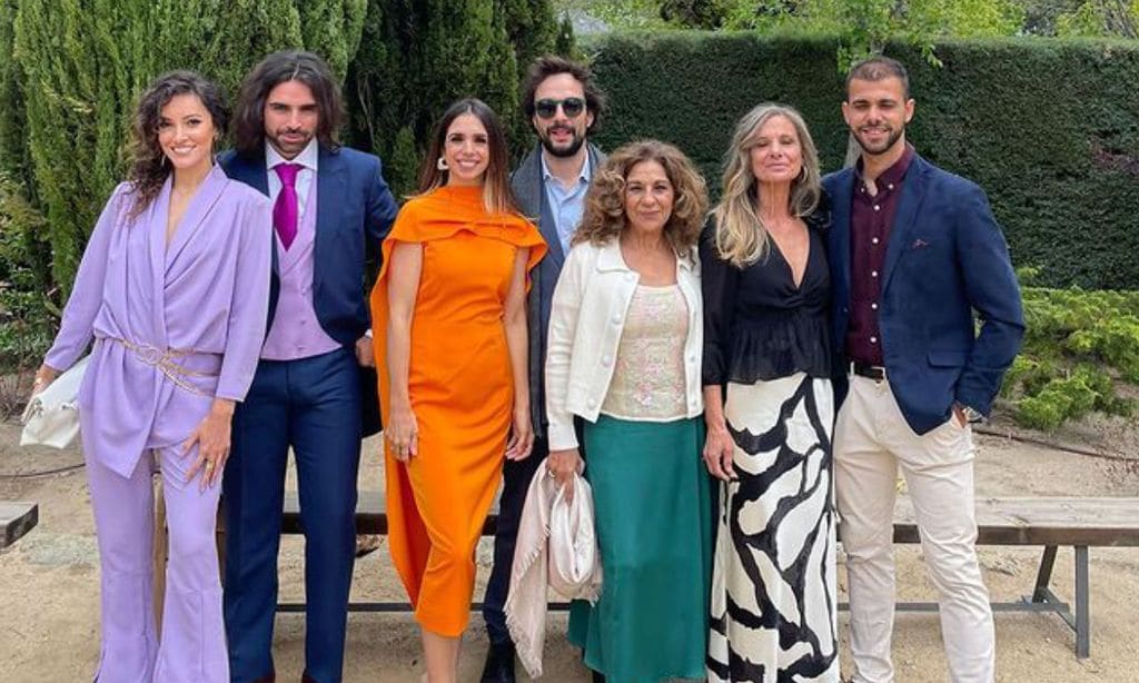 ¡Reunión familiar! Lolita Flores se va de boda con sus hijos, su prima Paloma y su sobrino