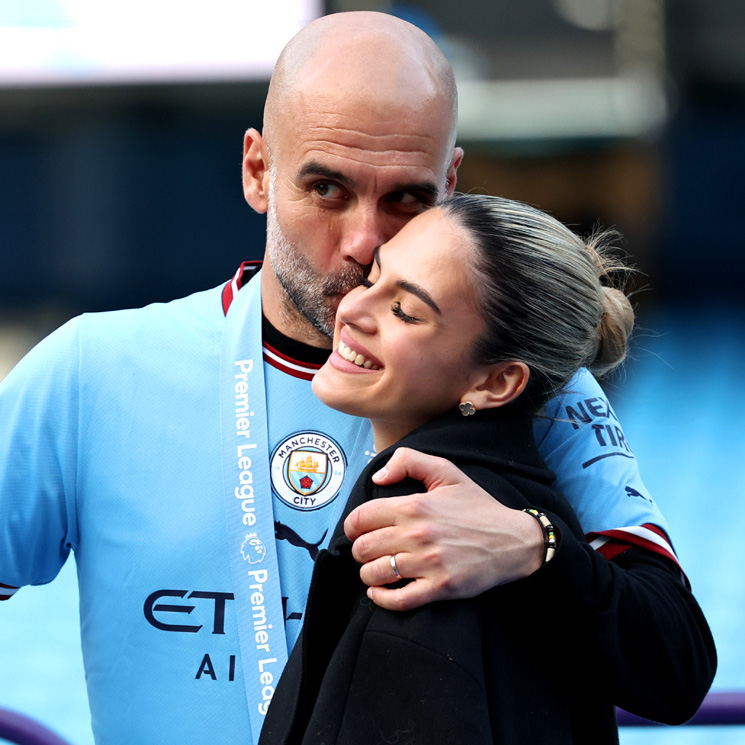 ¡La familia al completo! Pep Guardiola celebra con su mujer, sus hijos y su padre el título del Manchester City