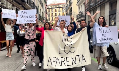 El divertidísimo cumpleaños de Miren Ibarguren: de manifestación y con pancartas con el lema 'no los aparenta'
