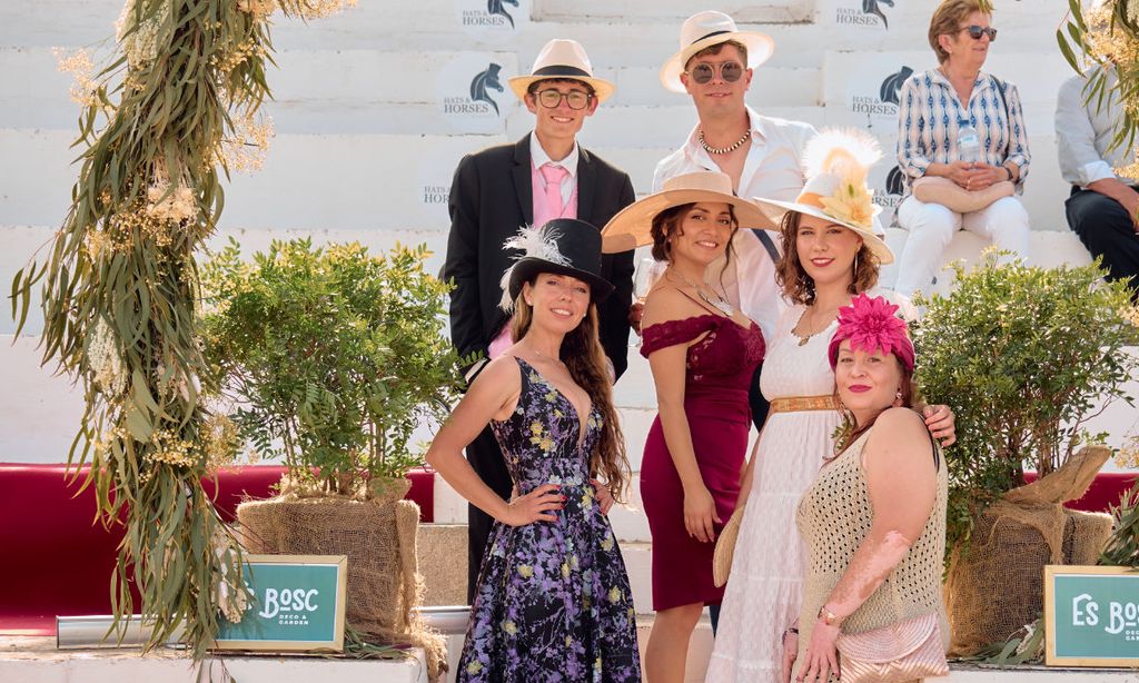 Menorca da la bienvenida al verano con Hats&Horses, una glamourosa cita que aúna caballos, tocados y solidaridad