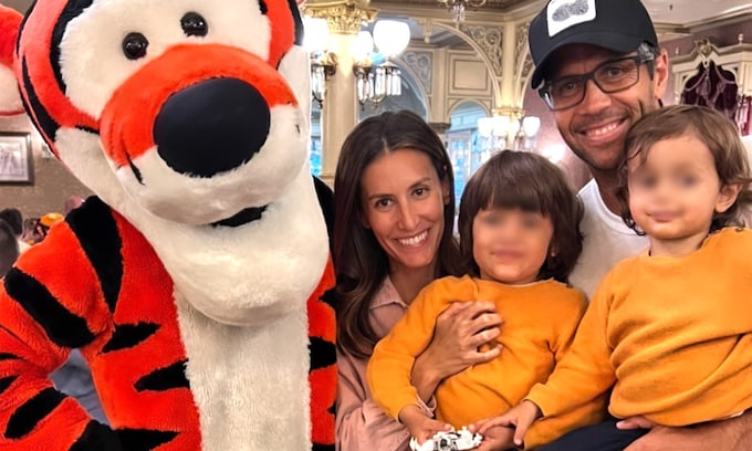 Ana Boyer, Fernando Verdasco y sus hijos en Disneyland París