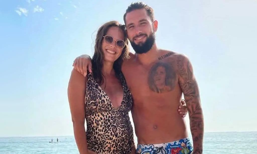 Jota Peleteiro se borra el tatuaje de Jessica Bueno