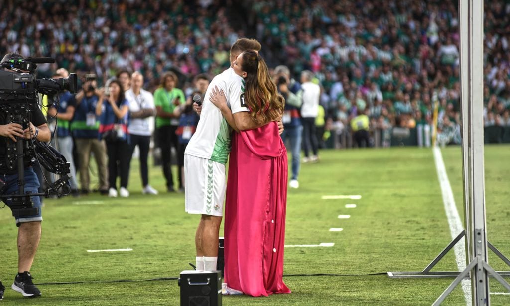 Niña Pastori, Eva González y Alejandro Sanz se unen en un emocionante homenaje a Joaquín que se despide entre lágrimas