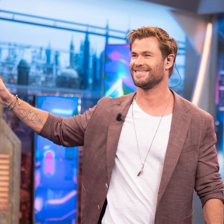 La 'chuleta' que Elsa Pataky le ha hecho a Chris Hemsworth para comunicarse en Madrid