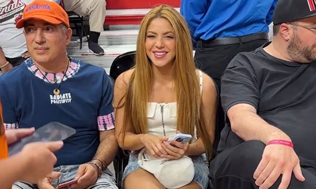 Shakira viendo un partido de los Miami Heat