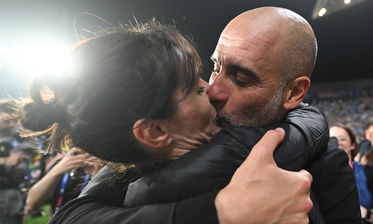 El efusivo beso de Guardiola y su mujer tras ganar la Champions