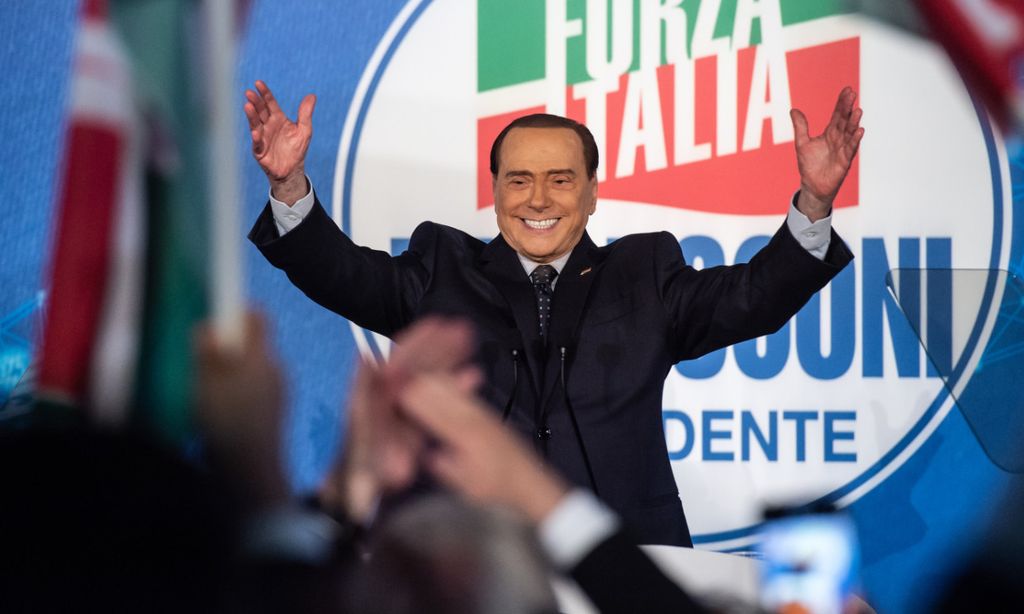 La bandera de Italia y la dieta de Silvio Berlusconi, una leyenda llena de realidad