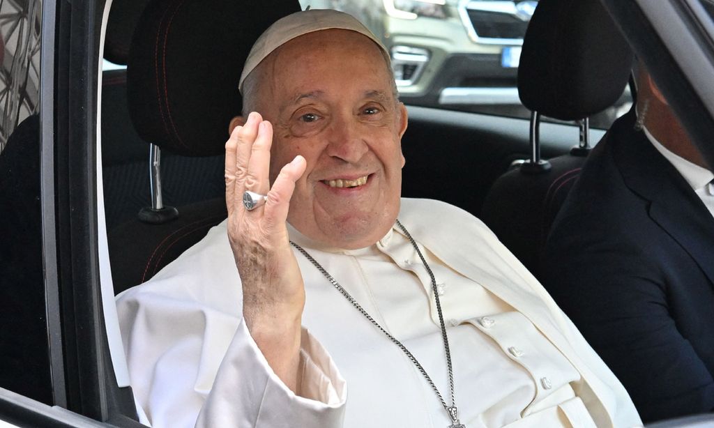 El Papa recibe el alta nueve días después de su operación: '¡Todavía estoy vivo!'