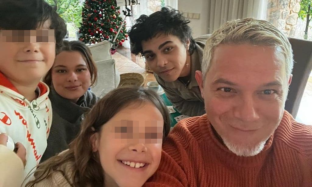 Alejandro Sanz recibe el cariño de sus hijos tras unos días agridulces