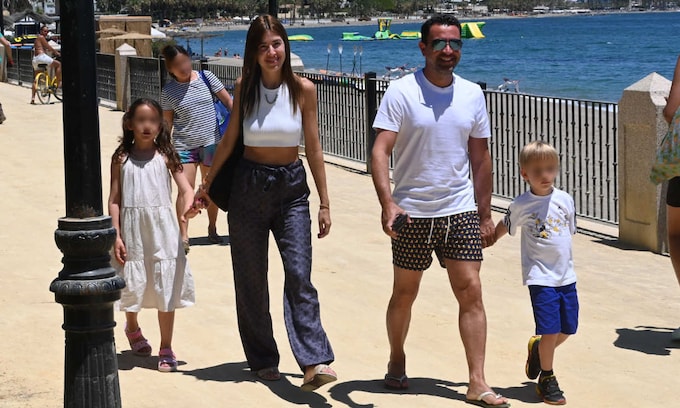 La familia de Xavi Hernández en Marbella