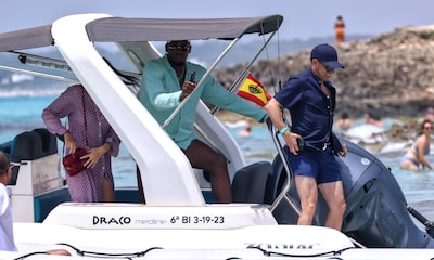 Las imágenes de un exultante Usain Bolt en las playas de Ibiza ¡con chapuzón incluido!