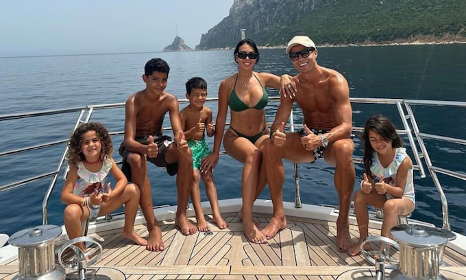 Cristiano Ronaldo con su familia