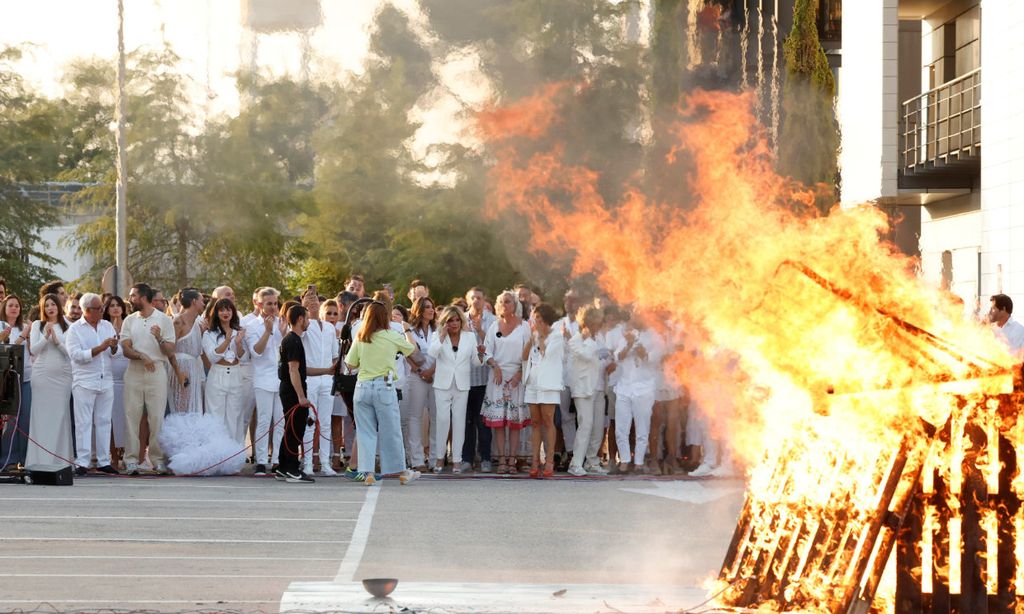 Los momentazos del final de 'Sálvame': una hoguera, su propio himno y la intervención sorpresa de Pedro Piqueras