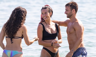 María Pedraza disfruta en Ibiza con su hermana y un amigo de un viaje que 'sana el corazón'