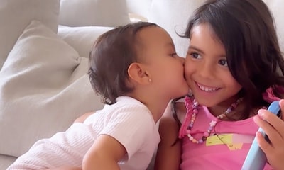 Georgina muere de amor con el vídeo de Bella Esmeralda, ¡comiéndose a besos a su hermana Eva!