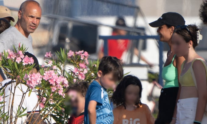 Andrés Iniesta junto a su familia en Ibiza 