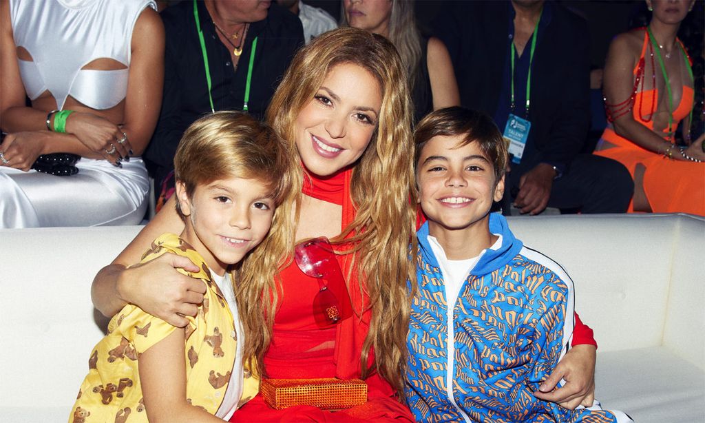 Shakira con sus hijos en los Premios Juventud 2023