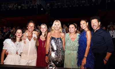 Carla Pereyra y Simeone se lo pasan en grande en el concierto de Rod Stewart junto a Valeria Mazza y su familia