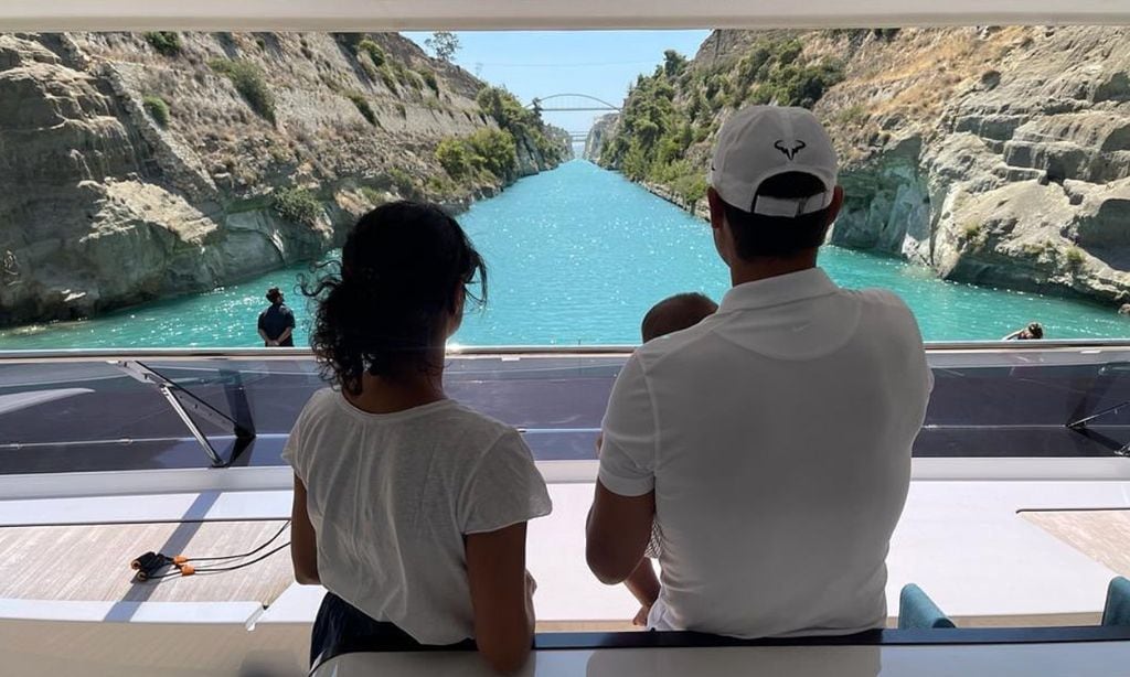 Rafa Nadal comparte las primeras imágenes con su bebé y su mujer durante sus espectaculares vacaciones en Grecia