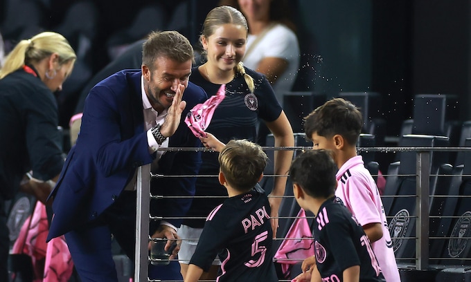 David Beckham y Harper con los hijos de Messi