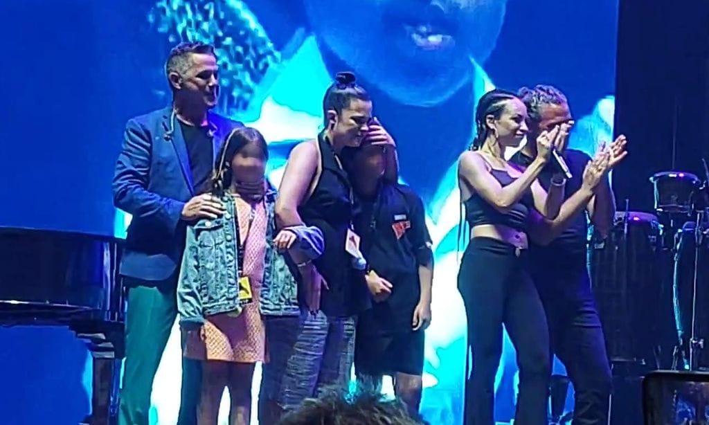 El emotivo abrazo de Alejandro Sanz con sus hijos sobre el escenario y otros momentazos del último concierto de su gira