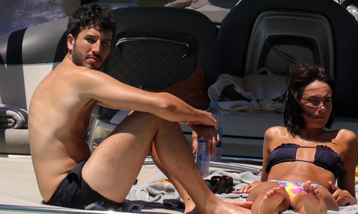 Aitana y Sebastián Yatra presumen de su amor en las playas de Ibiza