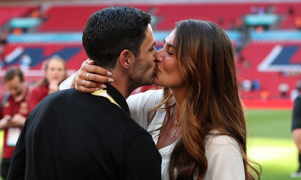 Las imágenes más románticas de Lorena Bernal y Mikel Arteta tras la victoria del Arsenal