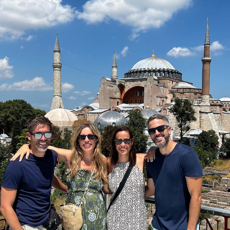 ¡Viaje de presentadores! Roberto Leal y José Yélamo se convierten en guías turísticos de sus chicas por Estambul